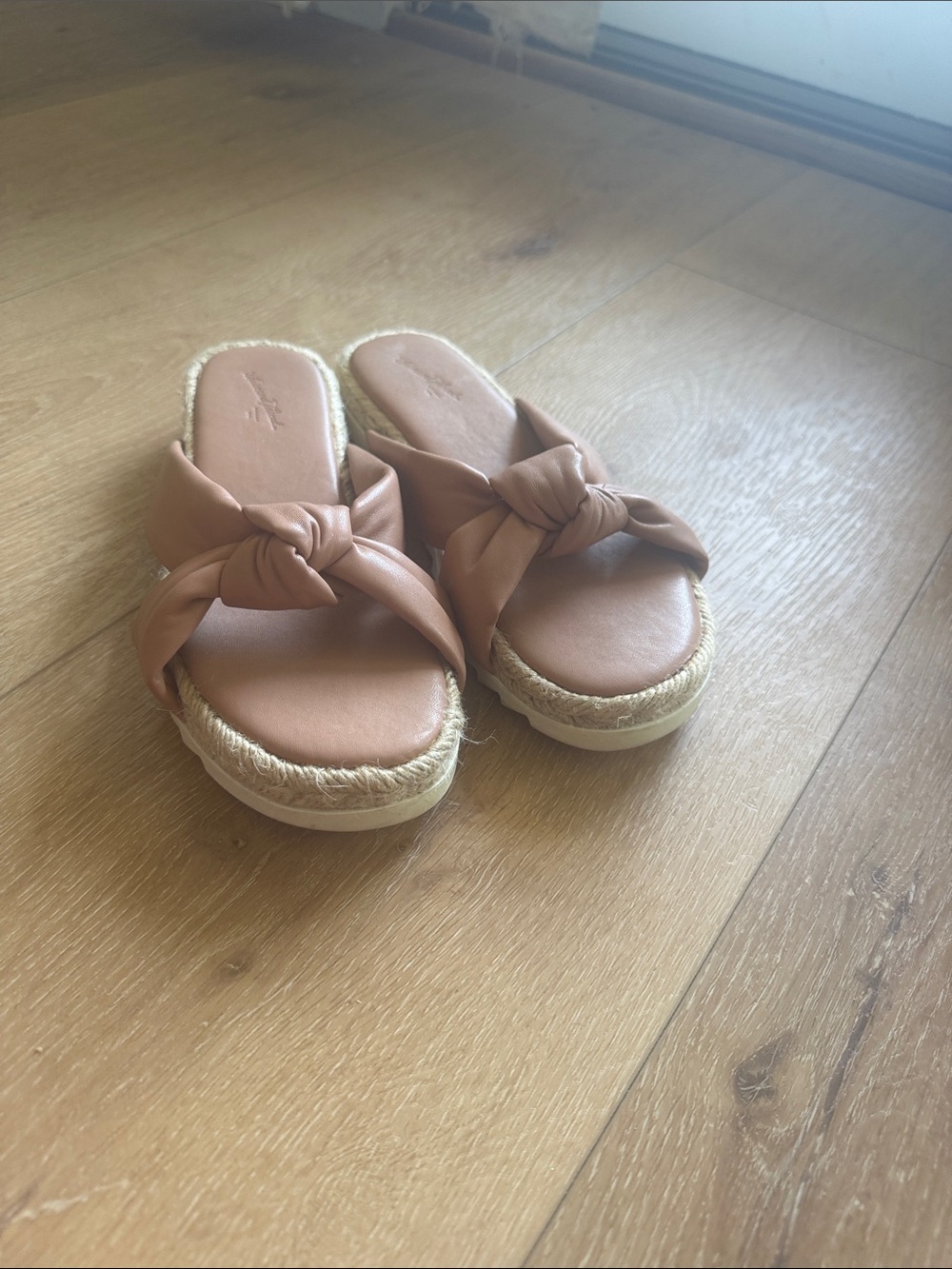 Women’s Knotted Slide Sandals in Tan